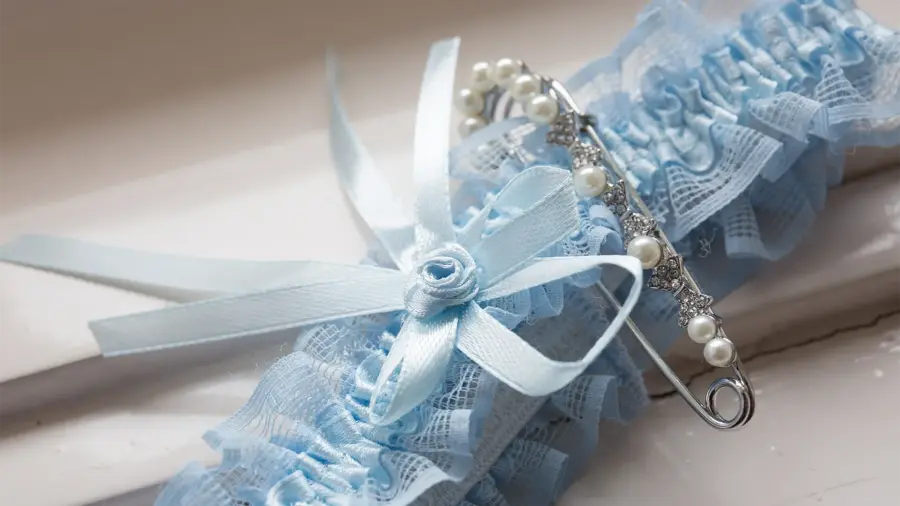 Strumpfband der Braut als Nahaufnahme.